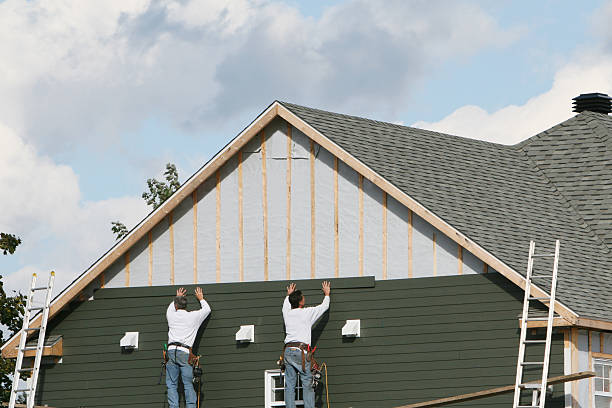 Professional Siding Installation technician working in Hutto, TX